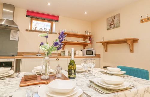 Hope Valley Cottage | COLUMBINE BARN, pet friendly, character holiday cottage in Bradwell
