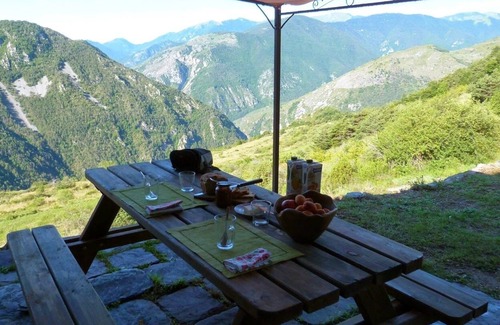 Fontan House | Come and get away from it all at the gateway to the Mercantour Table et chambre d'hôtes