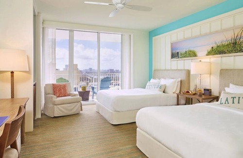 Hollywood Hotel | Come Create Memories w/Fun-filled Adventures at this Paradise! 3 Units, Pool!
