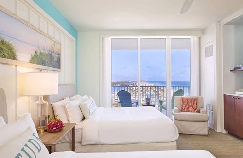 Hollywood Hotel | Come Create Memories w/Fun-filled Adventures at this Paradise! 3 Units, Pool!