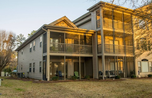 Pawleys Island Condo | Come enjoy a week getaway! True Blue Renovated 3BR/3BA Top Floor Unit