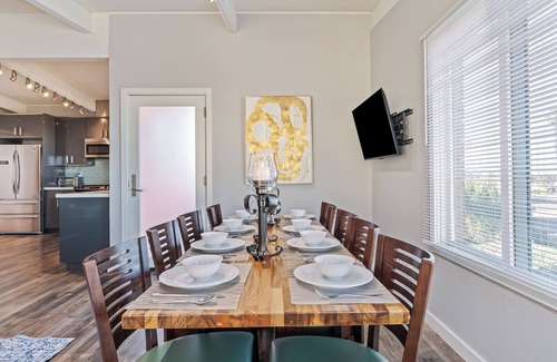 Silver Strand Condo | Come enjoy the sunset at this Harbor view townhouse! Parking, Beach Gear +Dog!