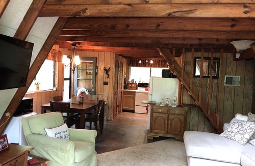 Innsbrook Ski Chalet | Come enjoy this lovely 3 bedroom 2 baths lakefront chalet with a swimming dock.
