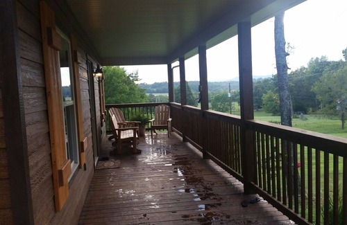 Harrison Cabin | Come enjoy this newly built Hillside country Cabin located near buffalo river