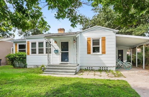 Avondale House | Come enjoy this stylish bungalow and explore everything cool about Jacksonville