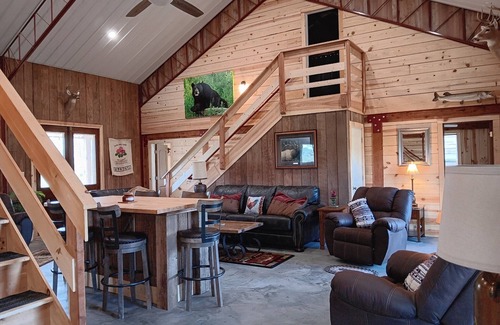 Harrison Cabin | Come & enjoy your stay in our Barndomiinium near Buffalo National River/Hiking