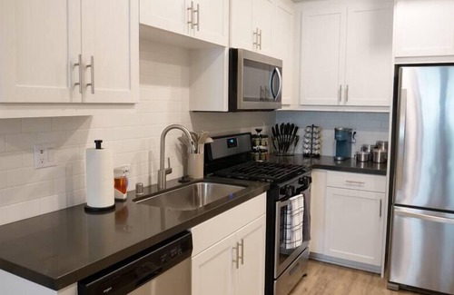 Arlington South Apartment | Come get some California Love