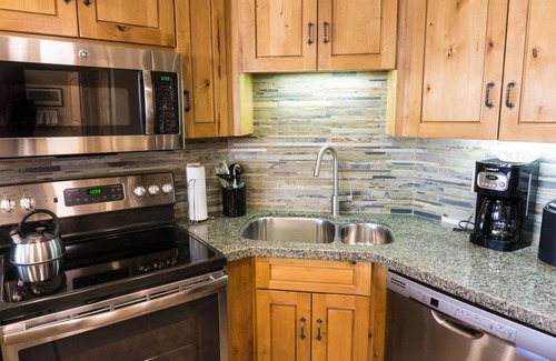 Park City Condo | Come Golf or Ski in/out at this best location by RedAwning - Save 20% on 7+ Nights!