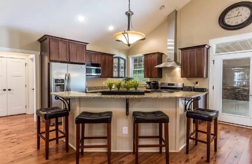 Loudon House | Come have fun in the sun on the Tennessee River with a private dock
