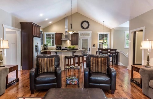 Loudon House | Come have fun in the sun on the Tennessee River with a private dock