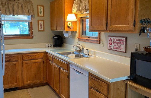 South Nags Head Cottage | Come on "Down South"! Steps to ocean, gorgeous sunset views