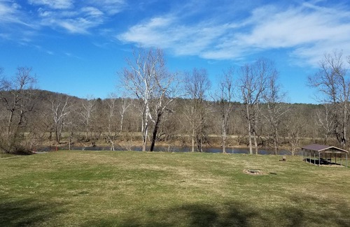 Rileyville Cabin | COME ON OUT! BEAUTIFUL PRIVATE HOME LOCATED ON THE LEGENDARY SHENANDOAH RIVER!