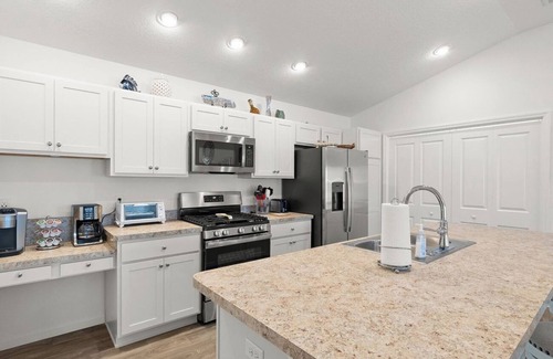 Wildwood Villa | Come Play in The Villages. Near Brownwood Square and 3 Rec Ctrs. w/Golf Cart