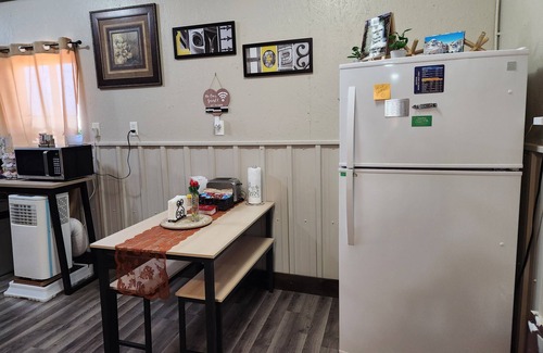 Hermosa Apartment | Come relax at the Hot Tub Highland Hideaway