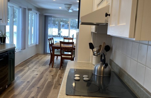 Weyauwega House | Come Relax at the Lake