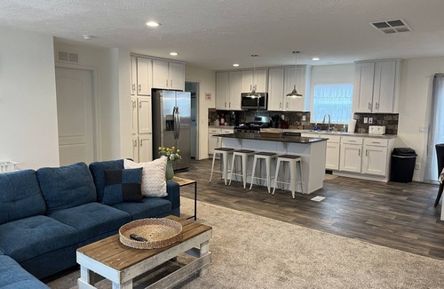 Cody House | Come relax at the Salsbury Star!