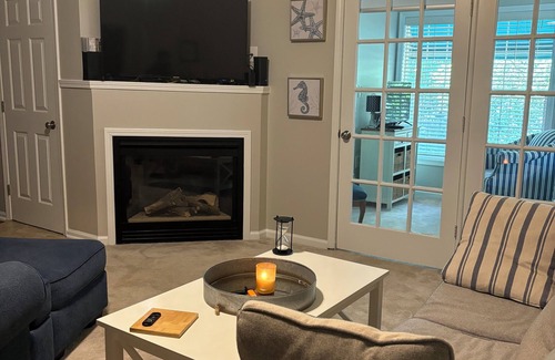 Vaught Condo | Come Relax at the Pool and Explore Myrtle Beach!