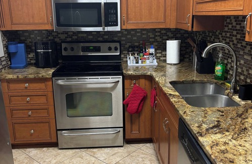 Vaught Condo | Come Relax at the Pool and Explore Myrtle Beach!