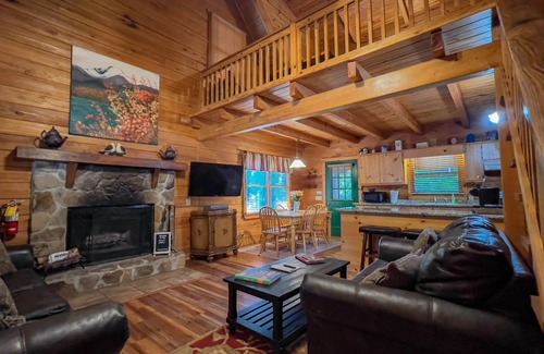 Warm Springs Cabin | Come see Callaway's Pumpkins and Fantasy in Lights with us at The Summit!