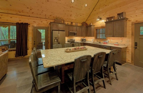 Gatlinburg - Pigeon Forge Resort | Come stay at The Adventure Lodge for a cozy stay!