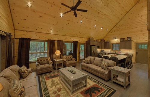 Gatlinburg - Pigeon Forge Resort | Come stay at The Adventure Lodge for a cozy stay!