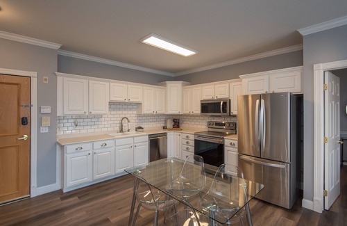 Waukee Condo | Come & Stay Awhile Condo