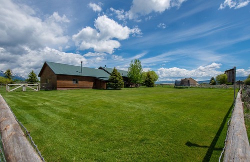 Jackson Hole House | Come stay under the Tetons!