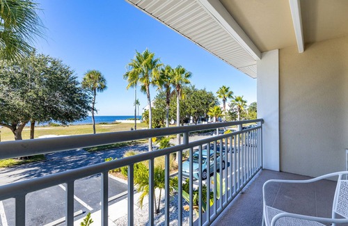 Ruskin Apartment | Come stay where the dolphins play! Unit 216