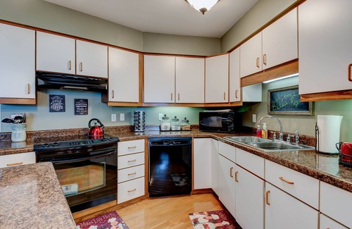 Pisgah Forest House | Come to Relax, Hike, and Bike w/Amazing Views - 3 Min to Brevard!