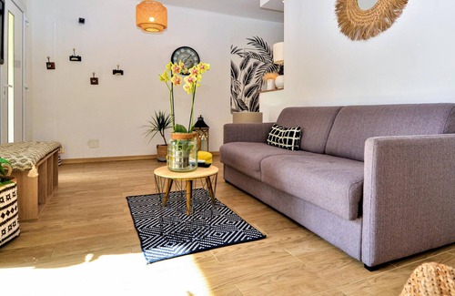 Gard Rhodanien House | Come to this lovely vacation home with air conditioning and private pool in the commune of Montfauco