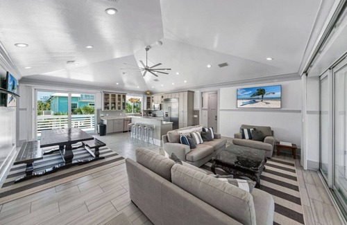 North Captiva House | Come Together-consist of 2 Homes4 Golf Carts2 pool
