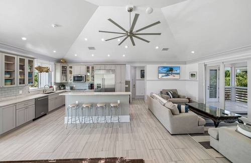 North Captiva House | Come Together-consist of 2 Homes4 Golf Carts2 pool