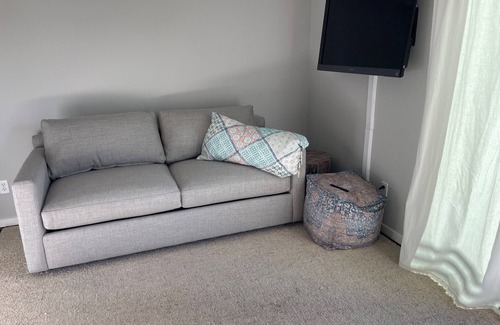 West Seattle Apartment | Come visit the best beach in Seattle! Private 1 bed/1 bath studio apartment