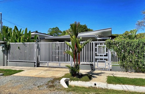Uvita House | Come visit Villa Uvita, centrally located in the heart of town.