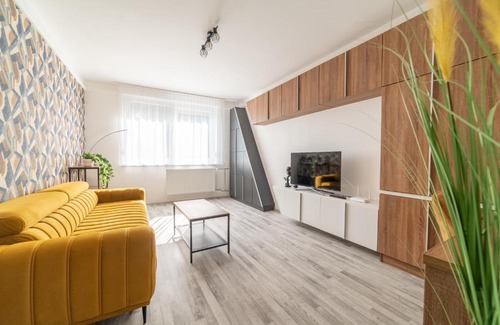 Miskolc Apartment | Comfort 18 - Best Family Layout- Balcony & Parking