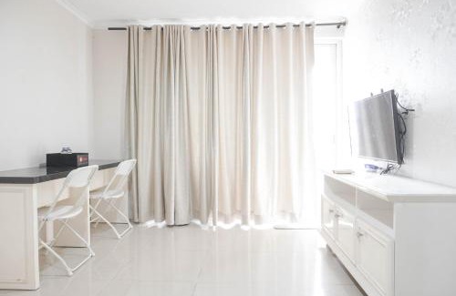 Chinatown Apartment | Comfort 2BR at Green Central City Glodok Apartment By Travelio