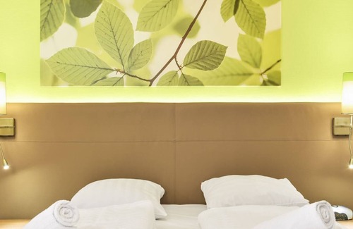 Saarburg House | Comfort 4-person bungalow in the holiday park Landal Warsberg