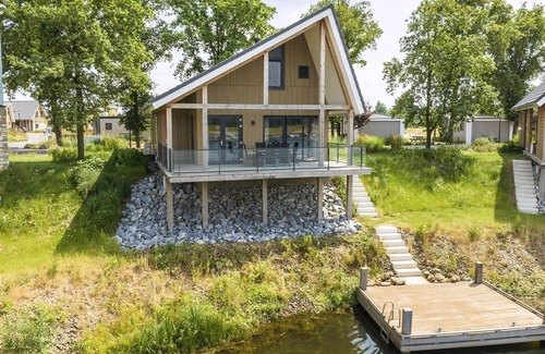 Leuken House | Comfort 6-person water villa in the holiday park Landal Marina Resort Well