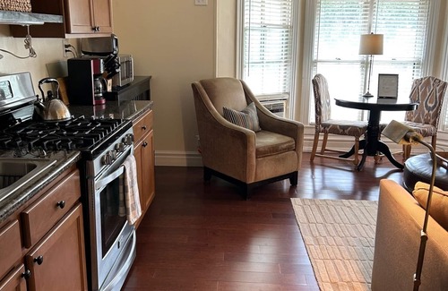 Summit Hill Condo | COMFORT and CHARM - Stay in St. Paul's FAVORITE rental in historic Summit Hill!