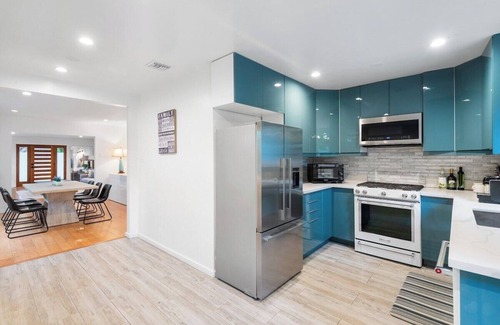 West Los Angeles House | Comfort and Convenience in Brentwood 90049