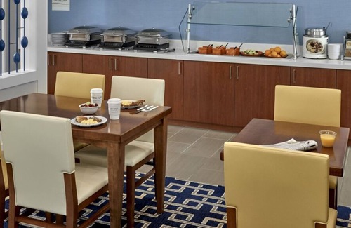 Sharonville House | Comfort and Convenience! Free Breakfast & Parking, Near Cincinnati Zoo!