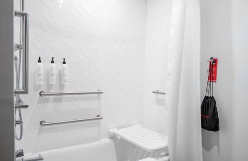 Clearwater Hotel | Comfort and Convenience! 3 Relaxing Units, Free Breakfast, Pets Allowed, Pool