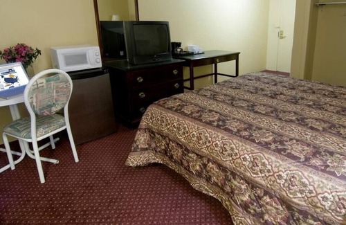 Foxboro House | Comfort and Convenience! Near Patriot Place, FREE Parking & Breakfast!