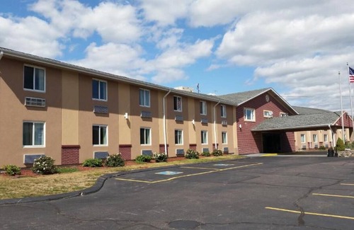 Foxboro House | Comfort and Convenience! Near Patriot Place, FREE Parking & Breakfast!