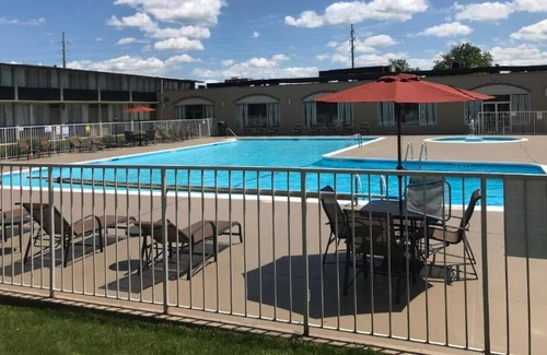 Bethlehem House | Comfort and Convenience! Onsite Pool, Free Breakfast, Parking!