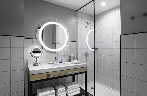 Downtown Las Vegas Hotel | Comfort and Convenience! FREE Parking, Rooftop Pool, Pet-friendly Property!