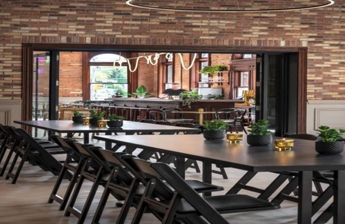 Beaconsfield Village House | Comfort and Convenience! Bar, On-Site Dining, Pet-Friendly