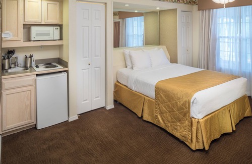 Table Rock Hotel | Comfort and Convenience! 2 Convenient Units, Pool, Near Table Rock State Park