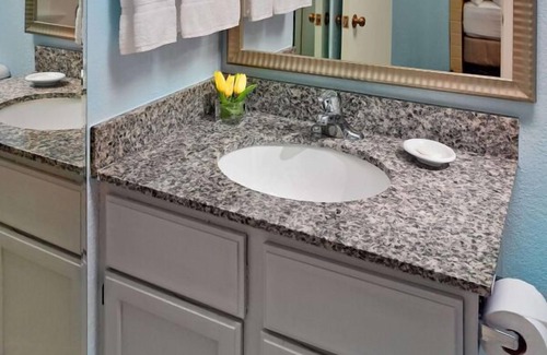 White Station House | Comfort and Convenience! Parking, Pets Allowed, Near Memphis Zoo!