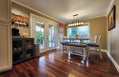 Dunlap House | Comfort and Luxury Tropical Villa with EV Charger.